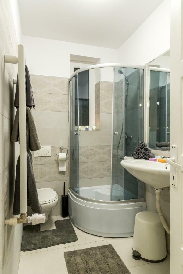 White Nights Of Old Town Bucharest Apartamento Exterior foto