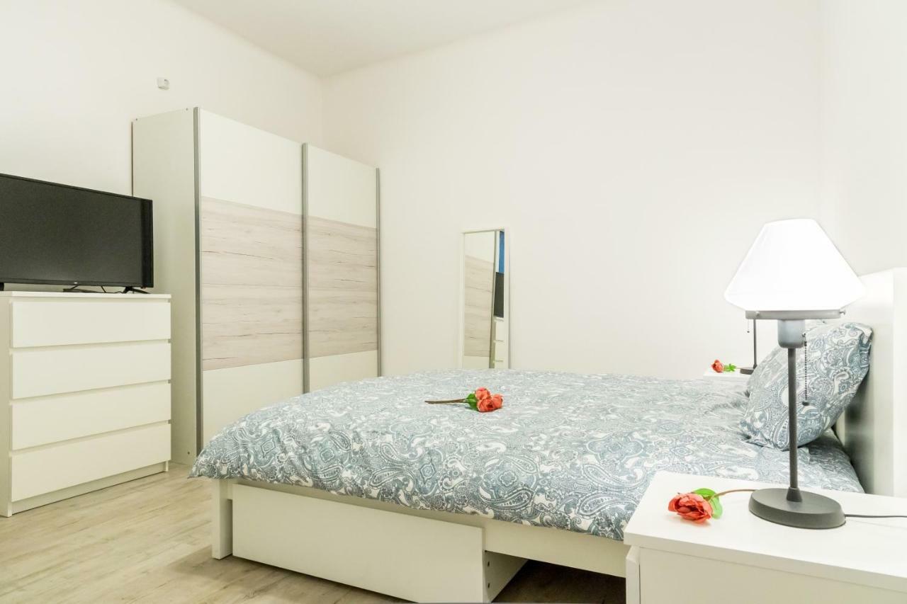 White Nights Of Old Town Bucharest Apartamento Exterior foto
